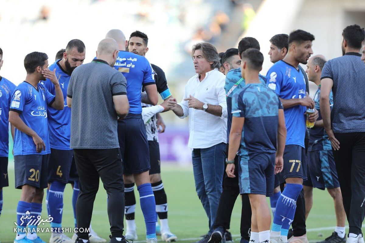 تصاویر | خشم ساپینتو و ضربه به صورت مربی آبیها / شعار عجیب هواداران استقلال علیه مطهری