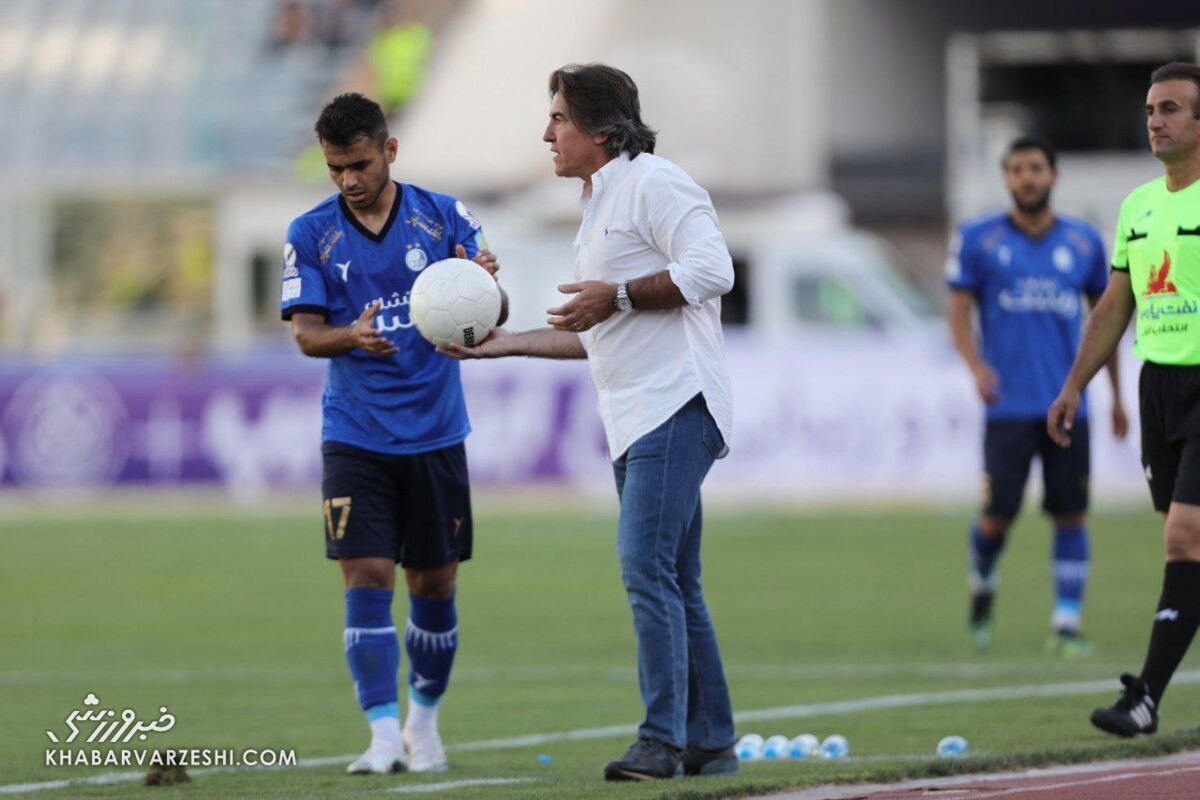 تصاویر | خشم ساپینتو و ضربه به صورت مربی آبیها / شعار عجیب هواداران استقلال علیه مطهری