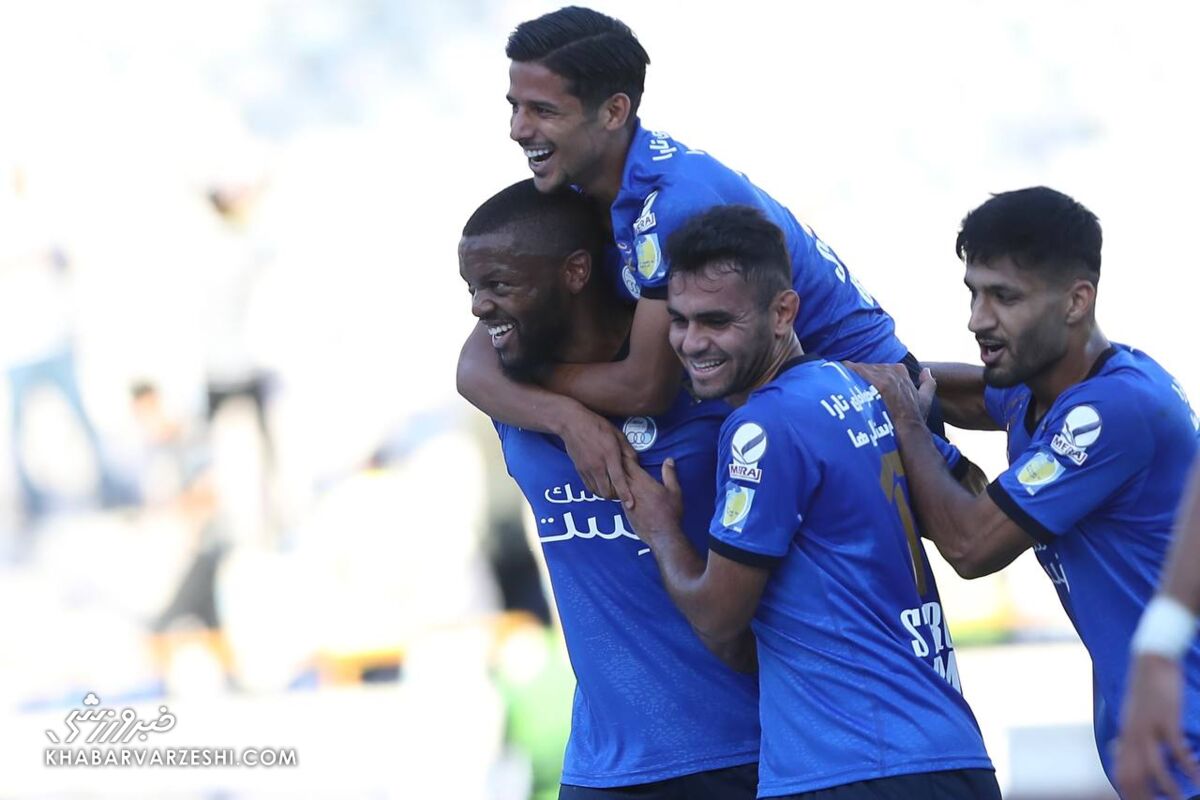 بازیکن فرهاد مجیدی عصای دست ساپینتو است/ ستاره استقلال همچنان در اوج می درخشد