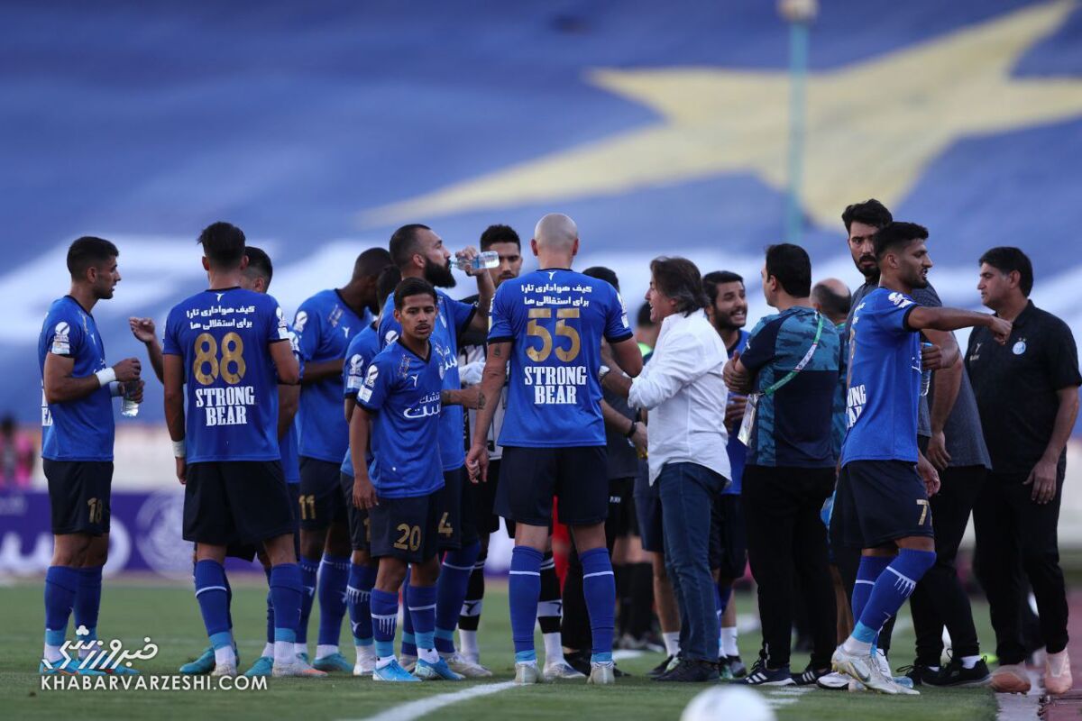 گیتاریست استقلالی ها گل زد و اشک ریخت/ غروب غمگین یک چهارشنبه پاییزی؛ روزی که کاپیتان بدون لبخند جام را بالای سر برد!