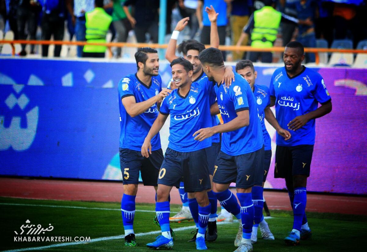 آقای پرسپولیسی! انگشت کوچک سرمربی استقلال هم نیستی/ همه مربیان نساجی یکصدم ساپینتو سابقه ندارند/ جای نگاه به ساپینتو مراقب باشید سقوط نکنید!