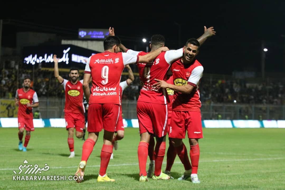 آقای مهاجری! این وصله ها به پرسپولیس نمیچسبد/ حرفهای سرمربی نفت بیشتر شبیه طنز بود/ لوکادیا هنوز کار دارد/ شانس آوردیم پنالتی را آرام تر نزد!