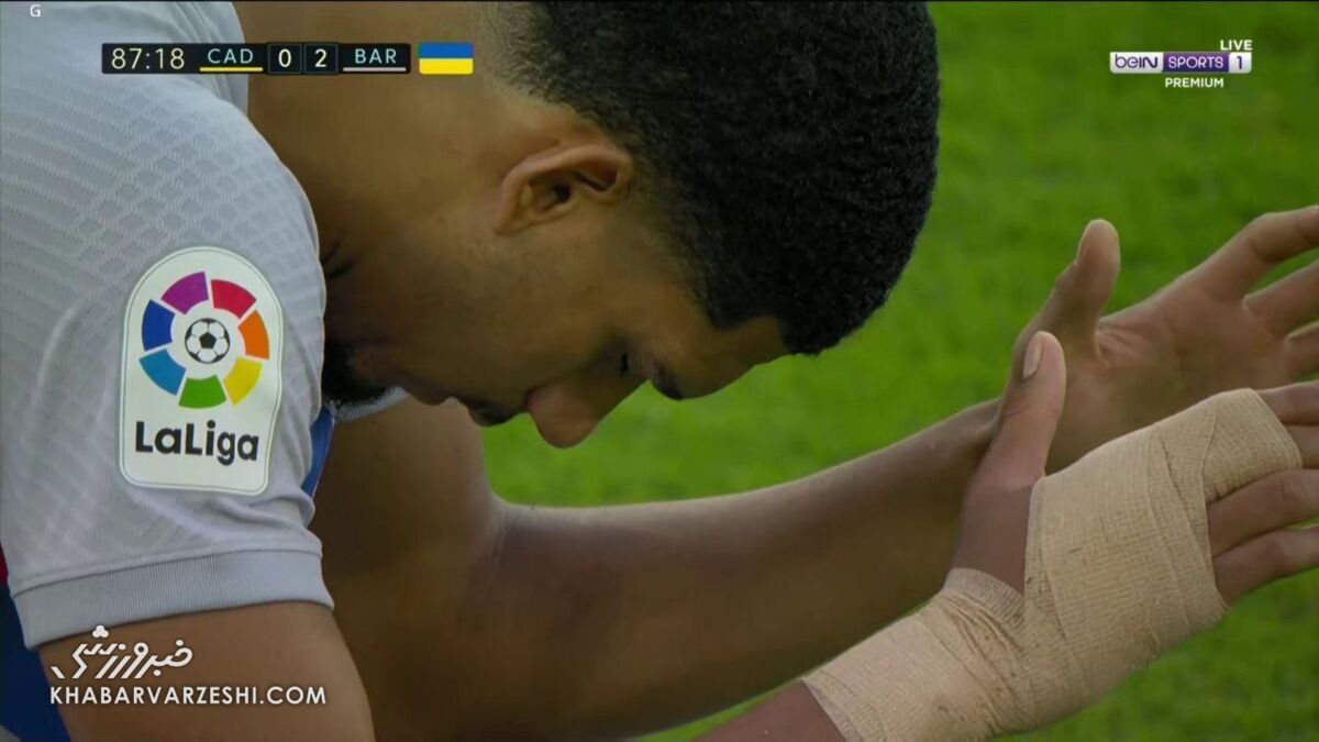 تصاویر| اتفاق هولناک در لالیگا/ حمله قلبی یک تماشاگر؟