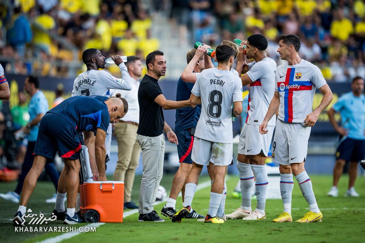 شب دلهرهآور در سواحل آندلوس/ یک ساعت مرگبار در دیدار کادیس – بارسلونا/ لحظه جالب رساندن دفیبریلاتور توسط دروازهبان فداکار را ببینید