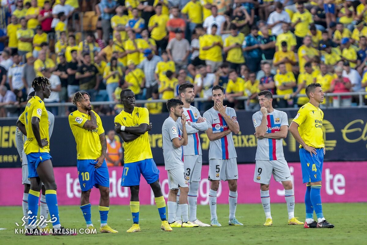 شب دلهرهآور در سواحل آندلوس/ یک ساعت مرگبار در دیدار کادیس – بارسلونا/ لحظه جالب رساندن دفیبریلاتور توسط دروازهبان فداکار را ببینید