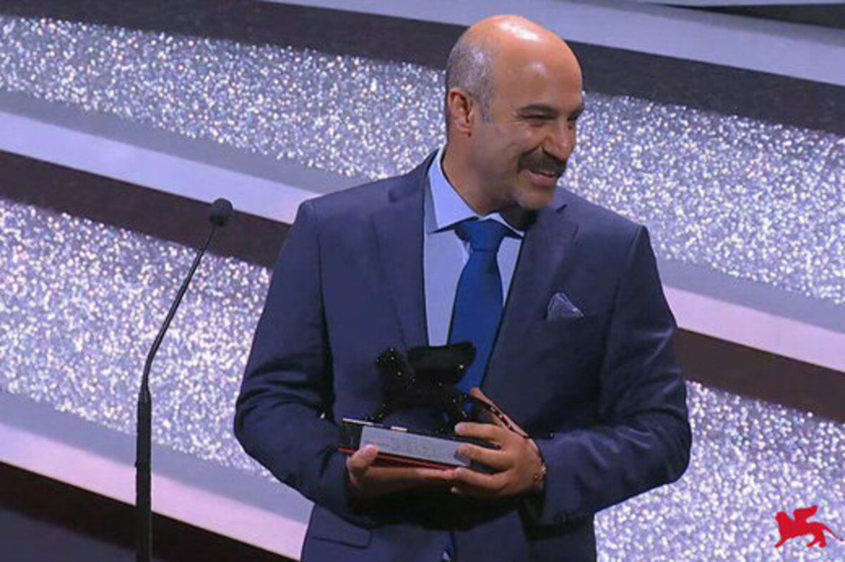 عکس | یک استقلالی دو آتیشه برنده جشنواره ونیز شد/ گرفتن جایزه با کروات آبی