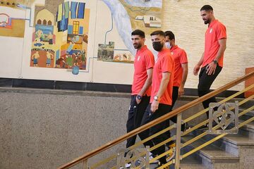 عکس| ستاره تیم استقلال سرخ پوش شد!