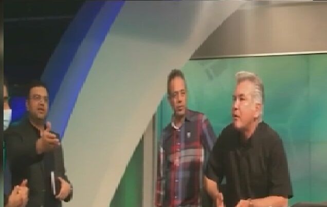 ببینید| حرکت عجیب اصولی در استودیوی شبکه خبر/ دید استیلی هم هست، رفت! ببینید| حرکت عجیب اصولی در استودیوی شبکه خبر/ دید استیلی هم هست، رفت!