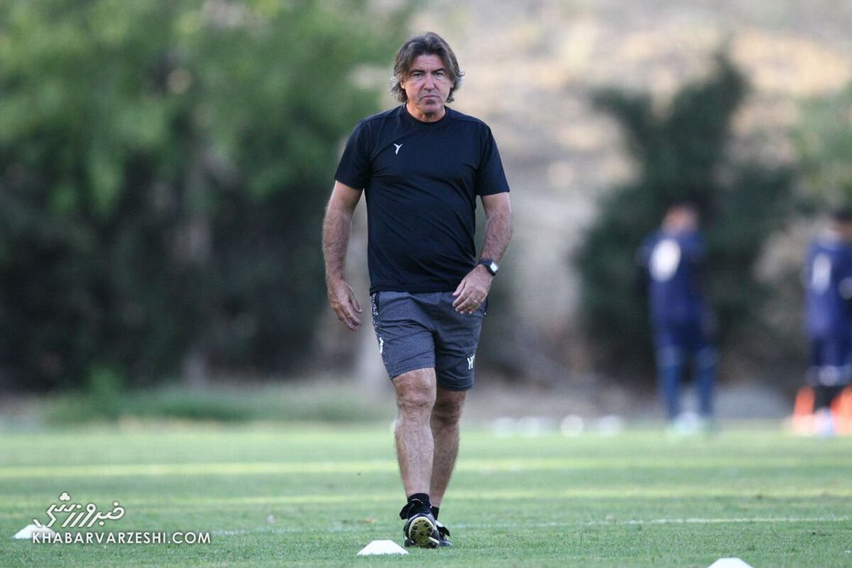 به دلیل شکست در برابر تیم دانشجویان/ ساپینتو آبیپوشان را جریمه کرد به دلیل شکست در برابر تیم دانشجویان/ ساپینتو آبیپوشان را جریمه کرد