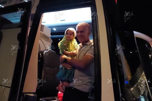 عکس| سفر تیم ملی به اتریش با بدرقه ویژه دختر لرستانی/ بازیکن محبوب کی روش و مدافع ملی پوش از سفر جا ماندند