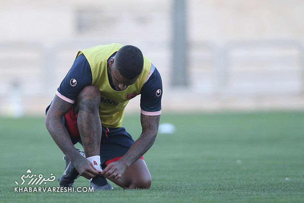 هواداران پرسپولیس نگران نباشند؛ پول دستمزد لوکادیا سر ساعت پرداخت می شود!