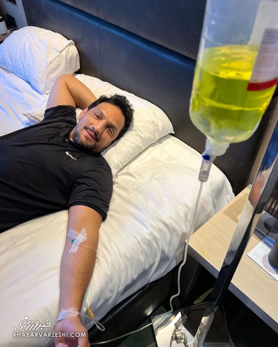 عکس| فشار مسابقات جهانی سرمربی تیم ملی را از پای در آورد/ آقای مربی زیر سرم رفت