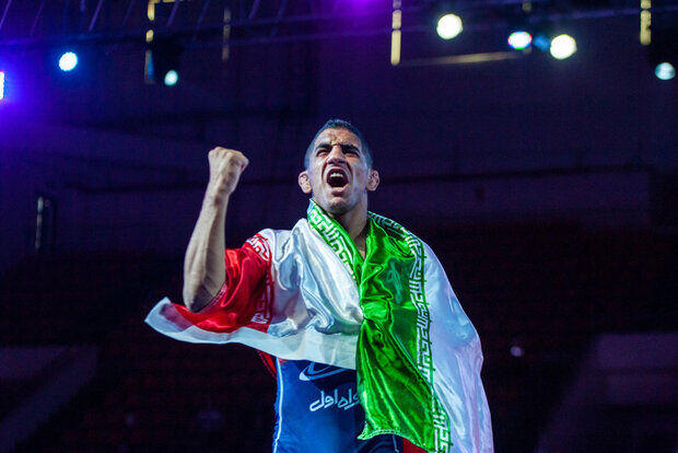 صعود سخت ایران به فینال جام جهانی کشتی با شکست منتخب جهان/ مصاف جذاب با آمریکا برای قهرمانی