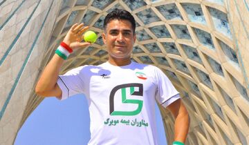ببینید| ثبت رکورد جدید جهانی توسط یک ایرانی/ کنترل توپ تنیس از بالای برج آزادی!