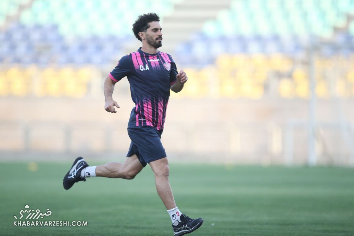 بازگشت کاپیتان پرسپولیس با الکلاسیکو/ ترکیب هجومی گلمحمدی برای بازی مقابل سپاهان بازگشت کاپیتان پرسپولیس با الکلاسیکو/ ترکیب هجومی گلمحمدی برای بازی مقابل سپاهان