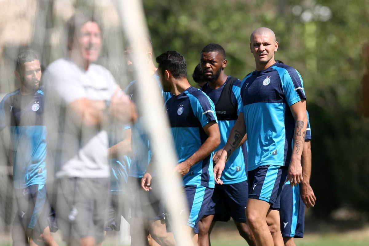 دو خارجی استقلال مأمور مهار گلزن گلگهر شد دو خارجی استقلال مأمور مهار گلزن گلگهر شد