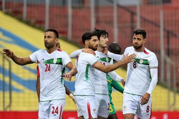 سردار آزمون ستاره بزرگ تیم ملی ایران است/ تیمی که مقابل اروگوئه بازی کرد کجا رفت؟/ انگار یک تیم دیگر مقابل سنگال بازی کرد!