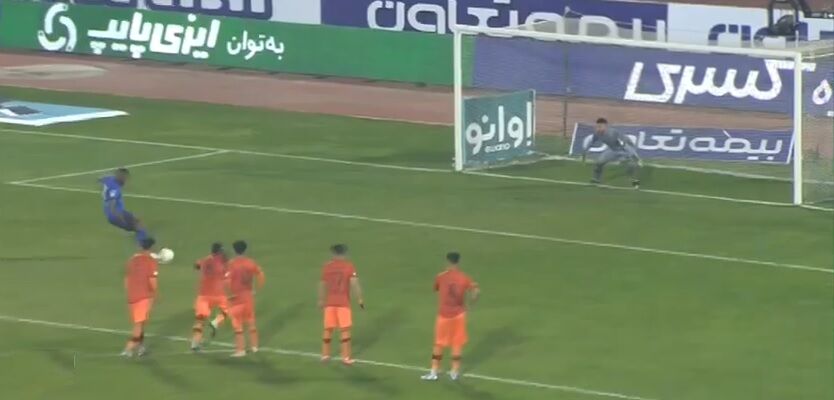 ببینید| مهاجم باهوش استقلال چگونه دروازه بان ها را فریب می دهد؟/ راز بزرگی که بالاخره کشف شد!