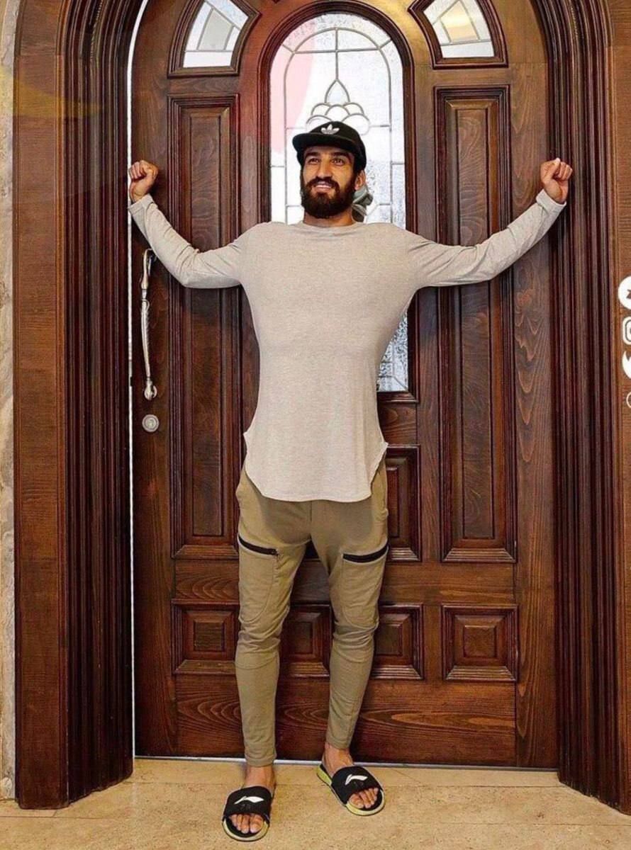 عکس| اولین تصویر از حسین ماهینی بعد از آزادی/ ژست خاص کاپیتان سابق پرسپولیس