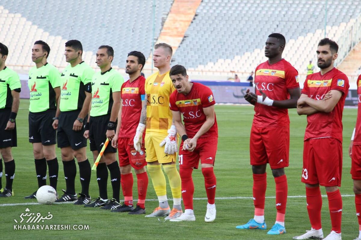 عکس | درگیری وریا غفوری با مچ بند مشکی قبل از بازی با استقلال