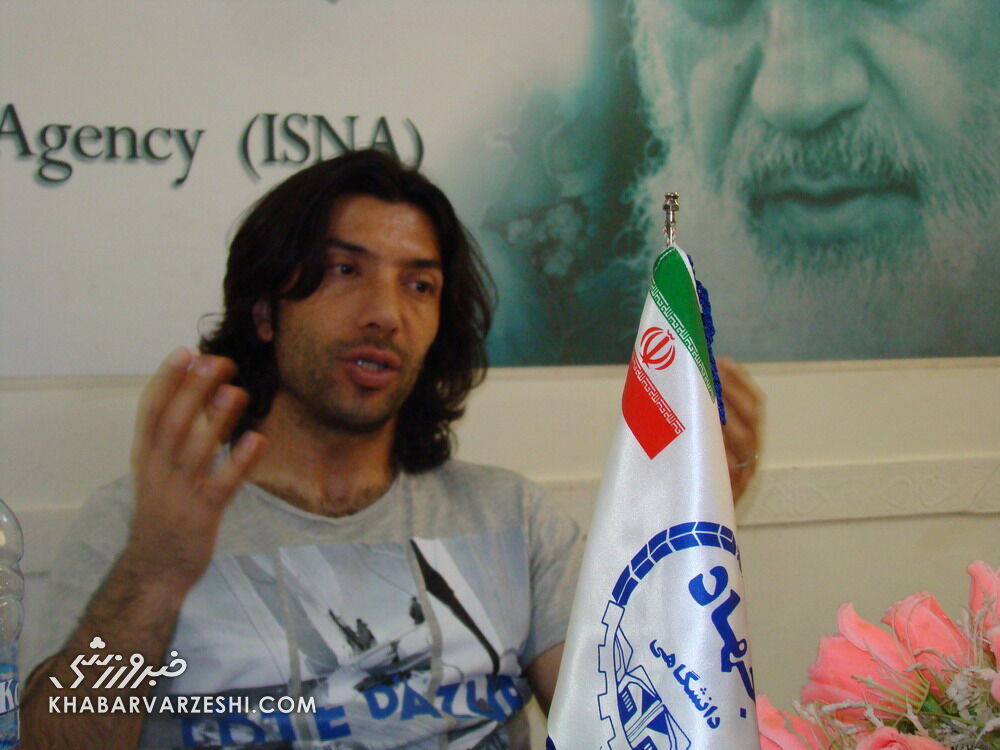 مدافع سابق استقلال پناهنده شد  مدافع سابق استقلال پناهنده شد