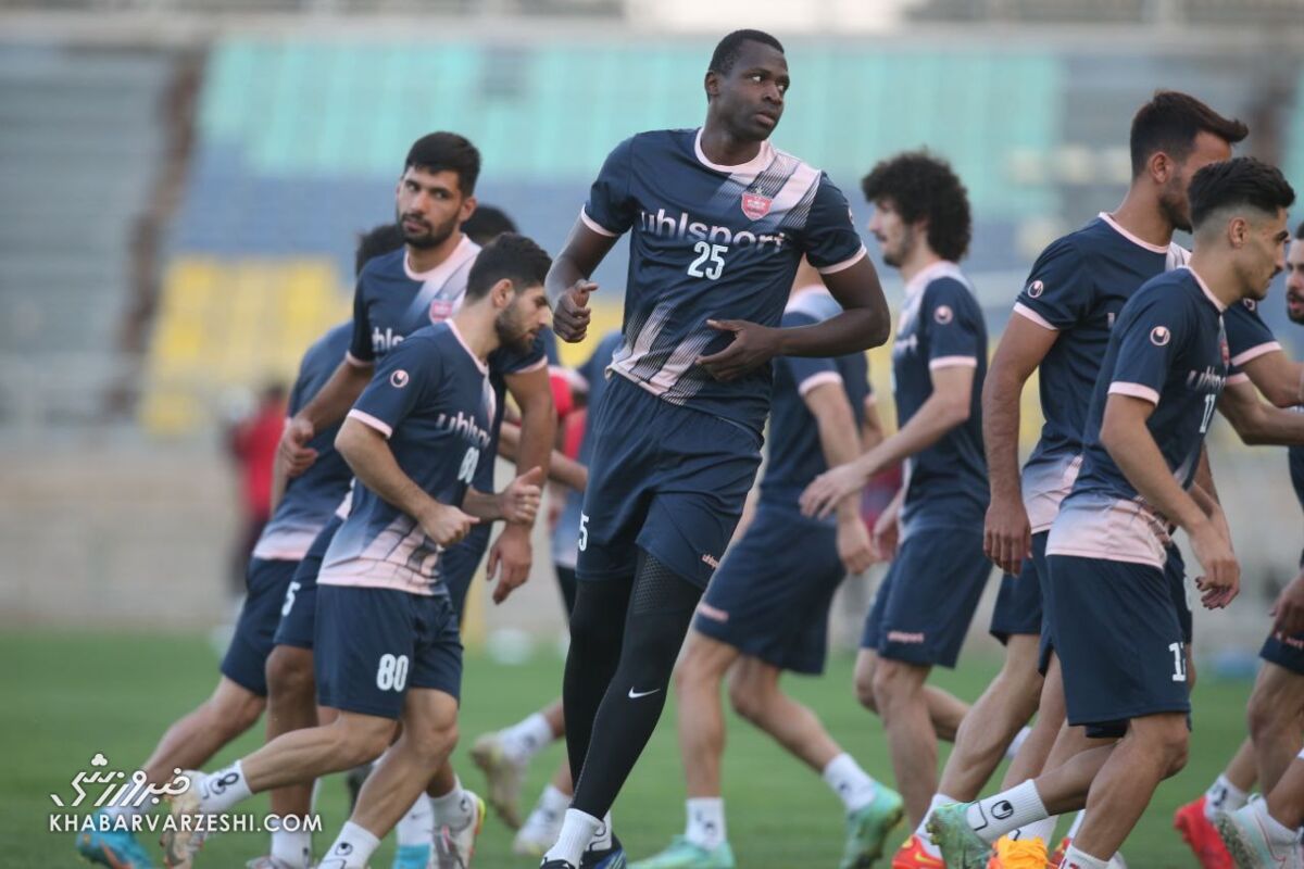مرور کارهای تاکتیکی توسط پرسپولیسیها/ ستاره سرخپوشان به تمرینات گروهی برگشت
