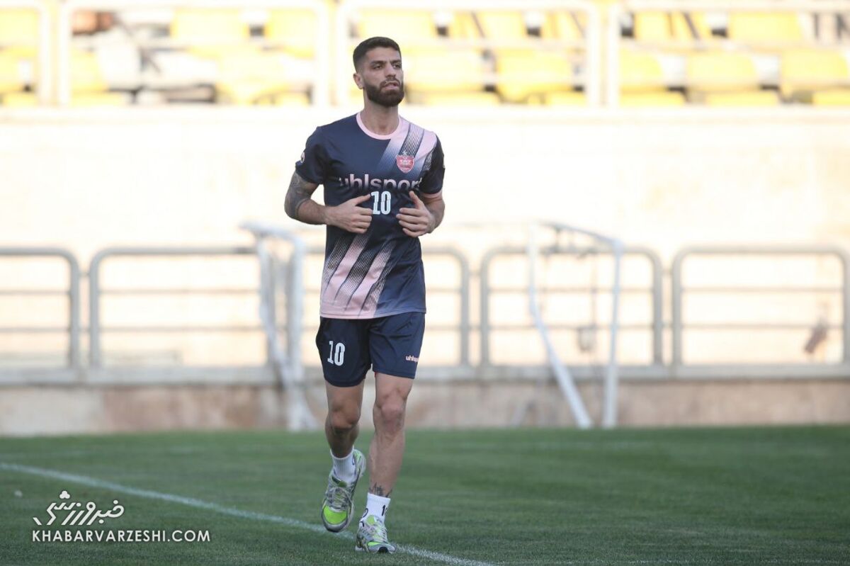 وقتی مدافعان ۸ و ۹ می پوشند و مهاجم گلزن ۴/ عجیبترین شمارههای لیگ برتر ایران