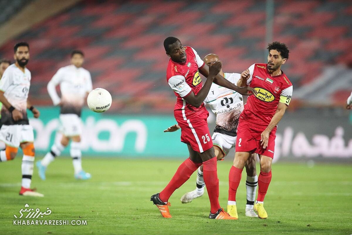 خط هافبک پرسپولیس هم نقطه قوت این تیم است و هم ضعف!/ نباید احسان پهلوان را به راحتی از دست می دادند