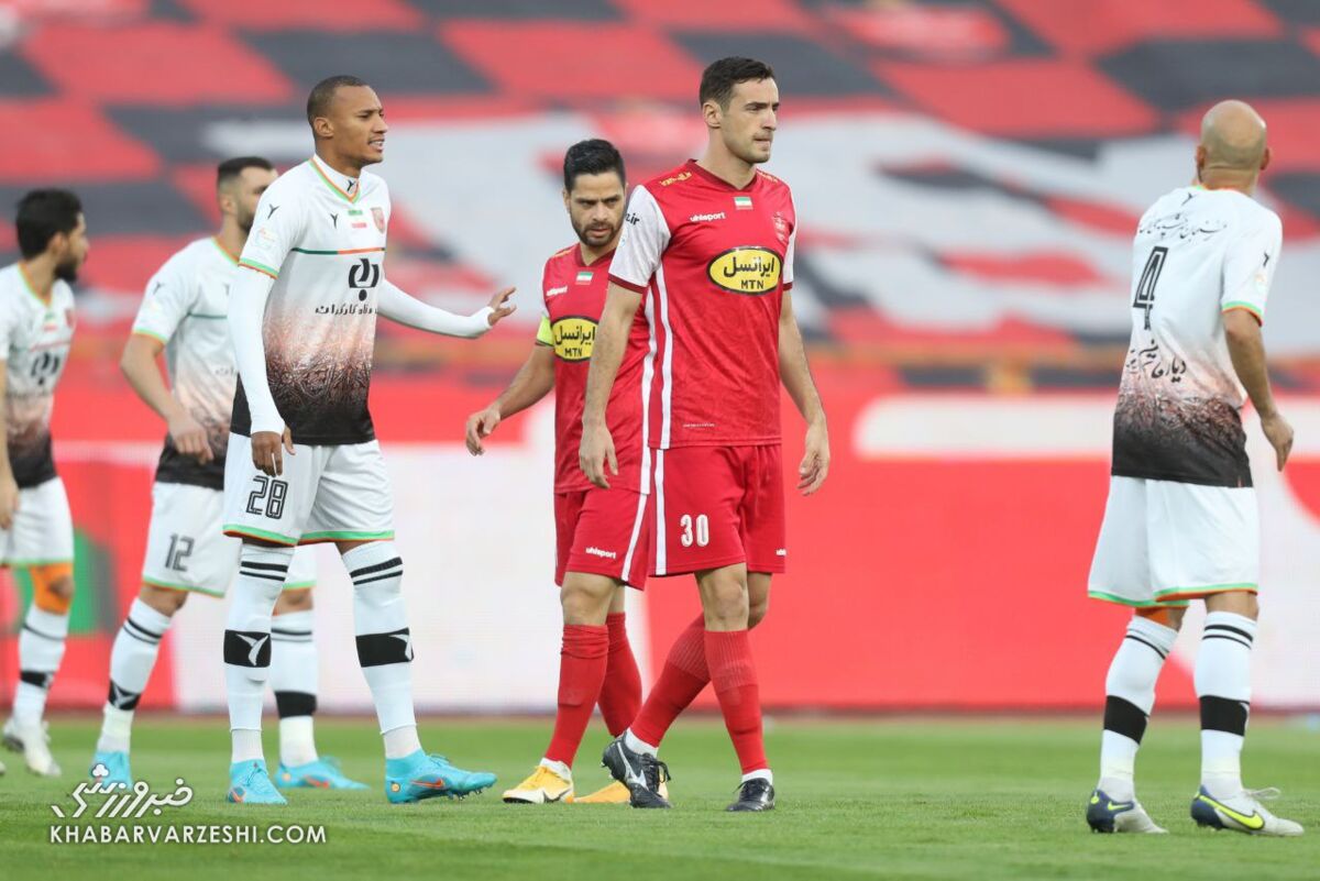 چند سال پنالتی می زدم اما حالا لوکادیا پنالتیزن اول ماست/ هفته نهم حرف از قهرمانی نمیزنند!