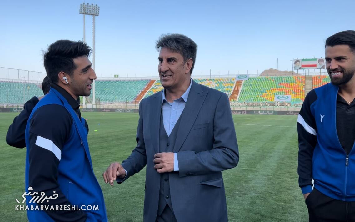 چرا هیچ داوری به ضرر پرسپولیس اشتباه نمیکند؟/ آقای افشاریان! وعده آوردن VAR بیات شده است/ ساپینتو از مهاجم استقلال باید درست استفاده کند