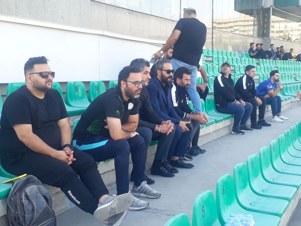 عکس | ستاره سینما و یکی پرسپولیسی تماشاگر بازی لیگ برتری