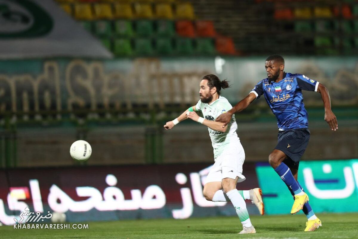 چرا هیچ داوری به ضرر پرسپولیس اشتباه نمیکند؟/ آقای افشاریان! وعده آوردن VAR بیات شده است/ ساپینتو از مهاجم استقلال باید درست استفاده کند