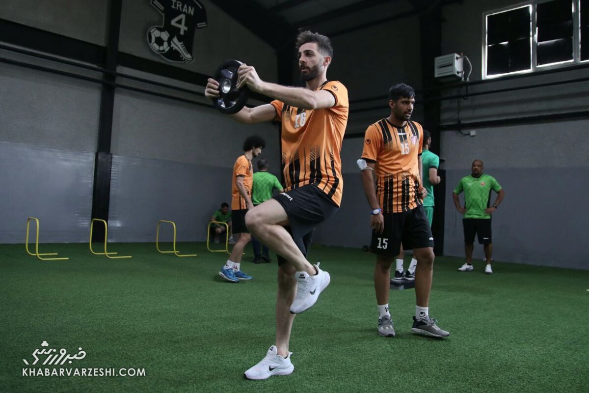 بازار نقل و انتقالات فوتبال ایران همچنان داغ است/ معامله ۱۱ میلیاردی در لیگ برتر؛ بمب های خاموش منفجر می شوند؟