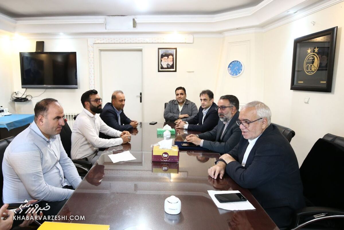 فتح الله زاده: قیچی را در رختکن می دهم دست ساپینتو!/ اگر بخواهند بمب هم می ترکانیم/ باشگاه مشکل شدید نقدینگی دارد