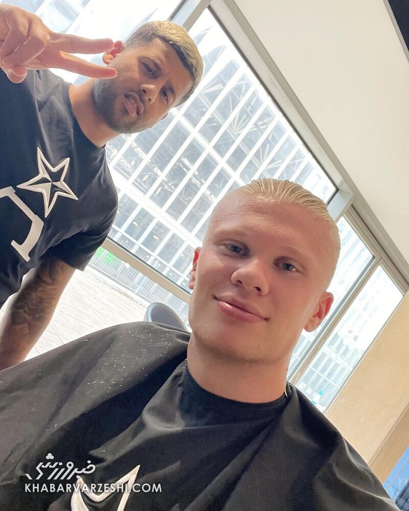 تصاویری از اقدام جالب پسر بکام/ مسیر بزرگ شدن در دنیای فوتبال از این آرایشگاه میگذرد!
