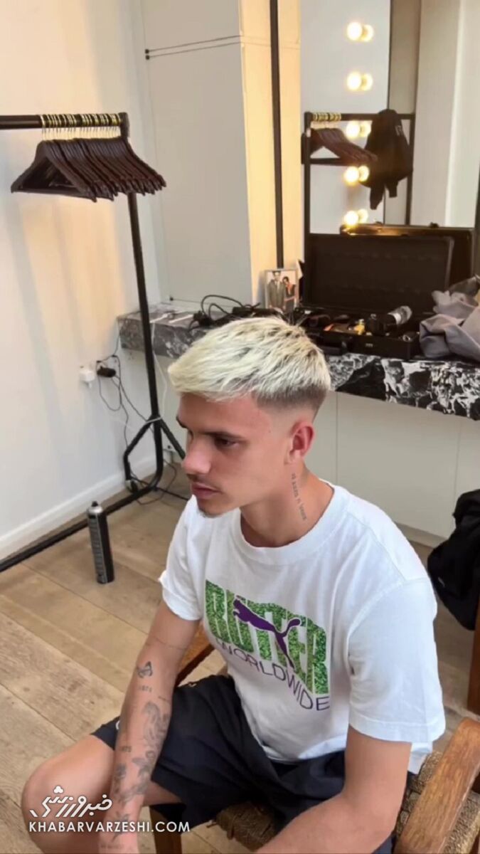 تصاویری از اقدام جالب پسر بکام/ مسیر بزرگ شدن در دنیای فوتبال از این آرایشگاه میگذرد!