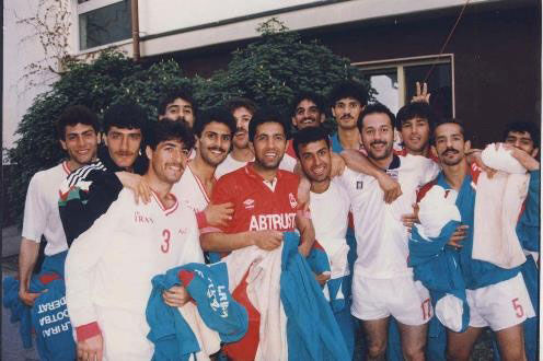 ببینید| ستاره فوتبال بعد از تاکسیرانی و بانک تجارت چگونه سر از تیم ملی در آورد؟/ وقتی علی دایی جانشین یک مهاجم استقلالی شد!