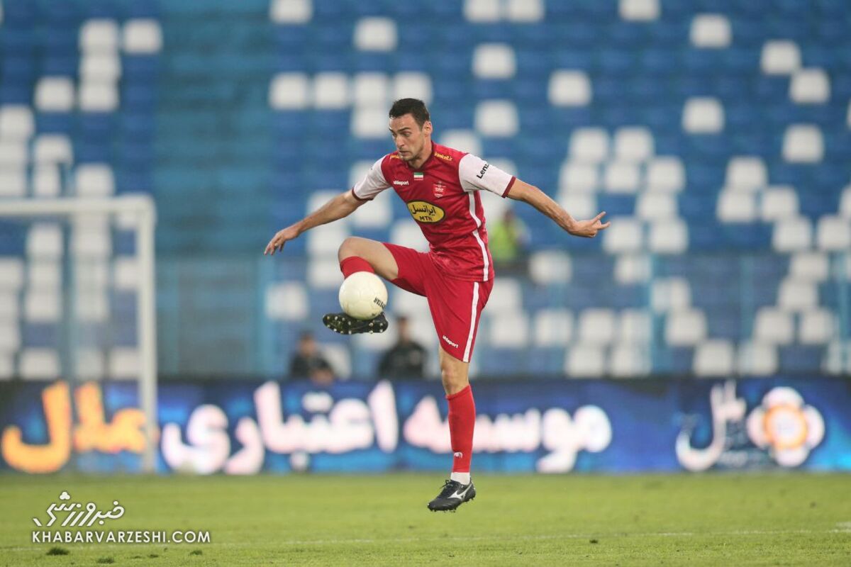 مطمئنم با پیراهن پرسپولیس به زودی گل می‌زنم/ آرزویم پوشیدن پیراهن تیم ملی است