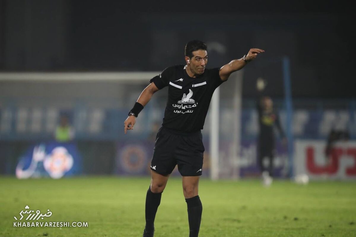 اتفاق بحث برانگیز در بازی ملوان و پرسپولیس؛ استفاده از ایرپاد و بسته ۵۰۰ دقیقهای اینترنتی/ افشاریان: بعضی ها فکر میکنند VAR مدینه فاضله است