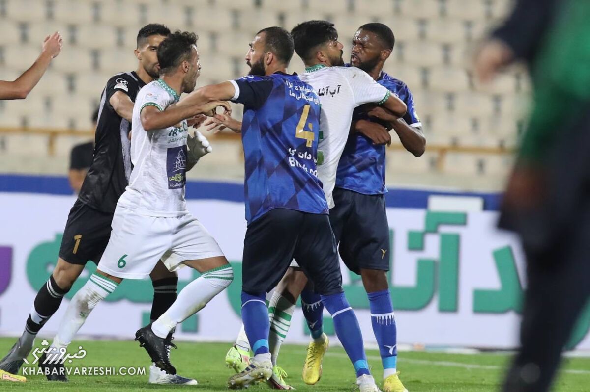 تصاویر| کاپیتان ها نبودند ستاره استقلال اخراج می شد/ بالاخره عصبانیت بااخلاق ترین شاگرد ساپینتو را هم دیدیم!