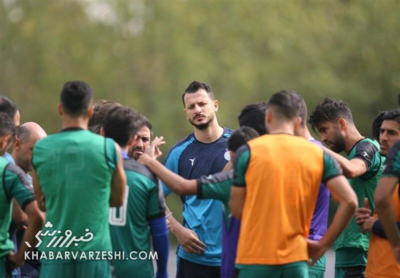 عکس| جلسه خصوصی ساپینتو با ملیپوشان استقلال در روز بازگشت یاغی مصدوم