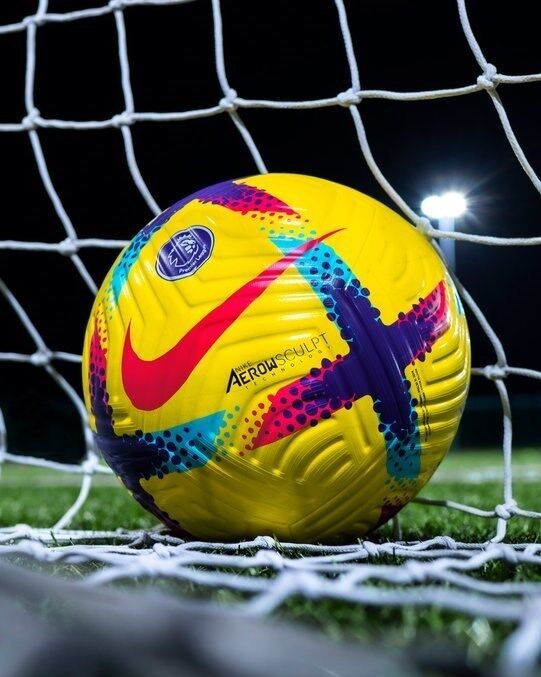 عکس| رونمایی از توپ زمستانی لیگ برتر/ رنگ خاص در سرمای سرد