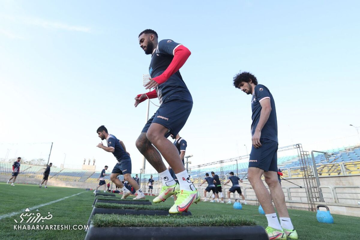 آمار تکان دهنده و عجیب مهاجم سرخ ها/ پرسپولیس این هلندی شوتزن را از کجا پیدا کرد؟