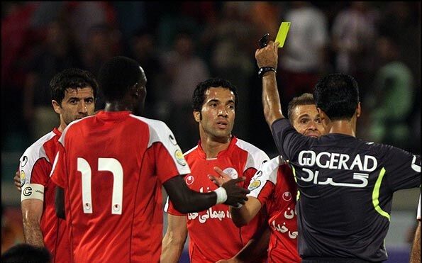 عکس| پرسپولیس - مس کرمان؛ به یاد جنجال بزرگ داور سرشناس!/ روزی که او خیلی ها را به خدا واگذار کرد