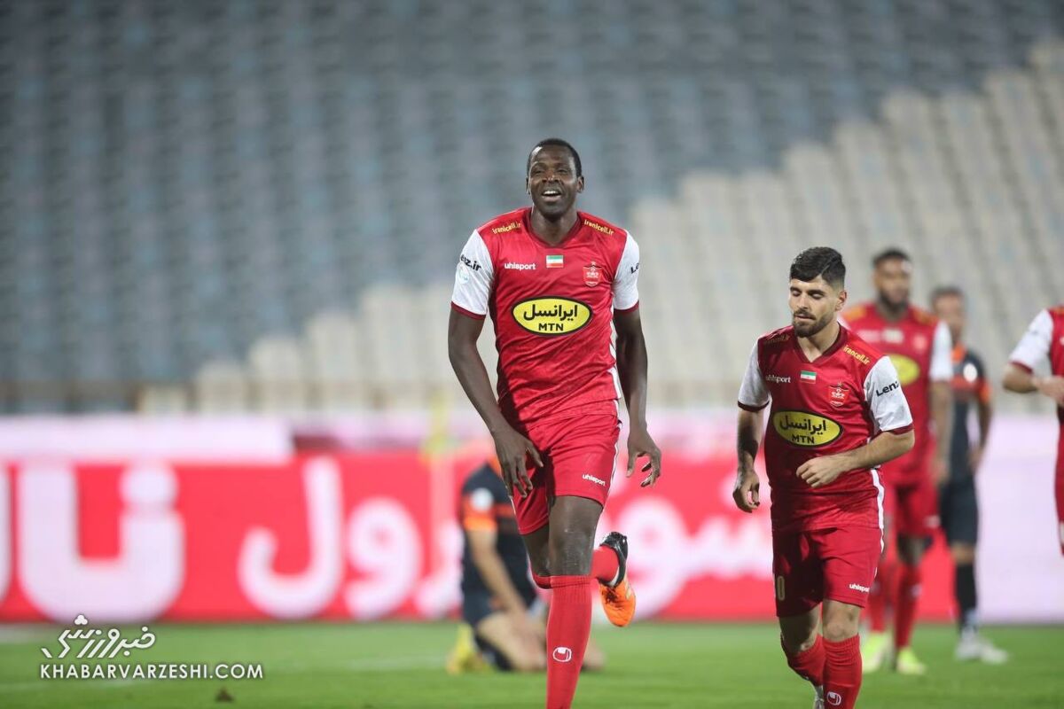 در میان سیل انتقادات پرسپولیس صدرنشین است/ استقلال کوتاه بیا نیست