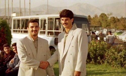 تصویری قدیمی و تاثیرگذار از ۲ ورزشکار مطرح ایران/ علی دایی و امیر خادم؛ در راه هیروشیما