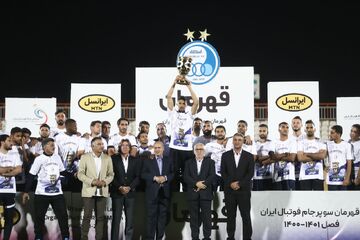 ویترین استقلالی‌های تکمیل شد/ آبی‌ها پرافتخارترین تیم ایران شدند