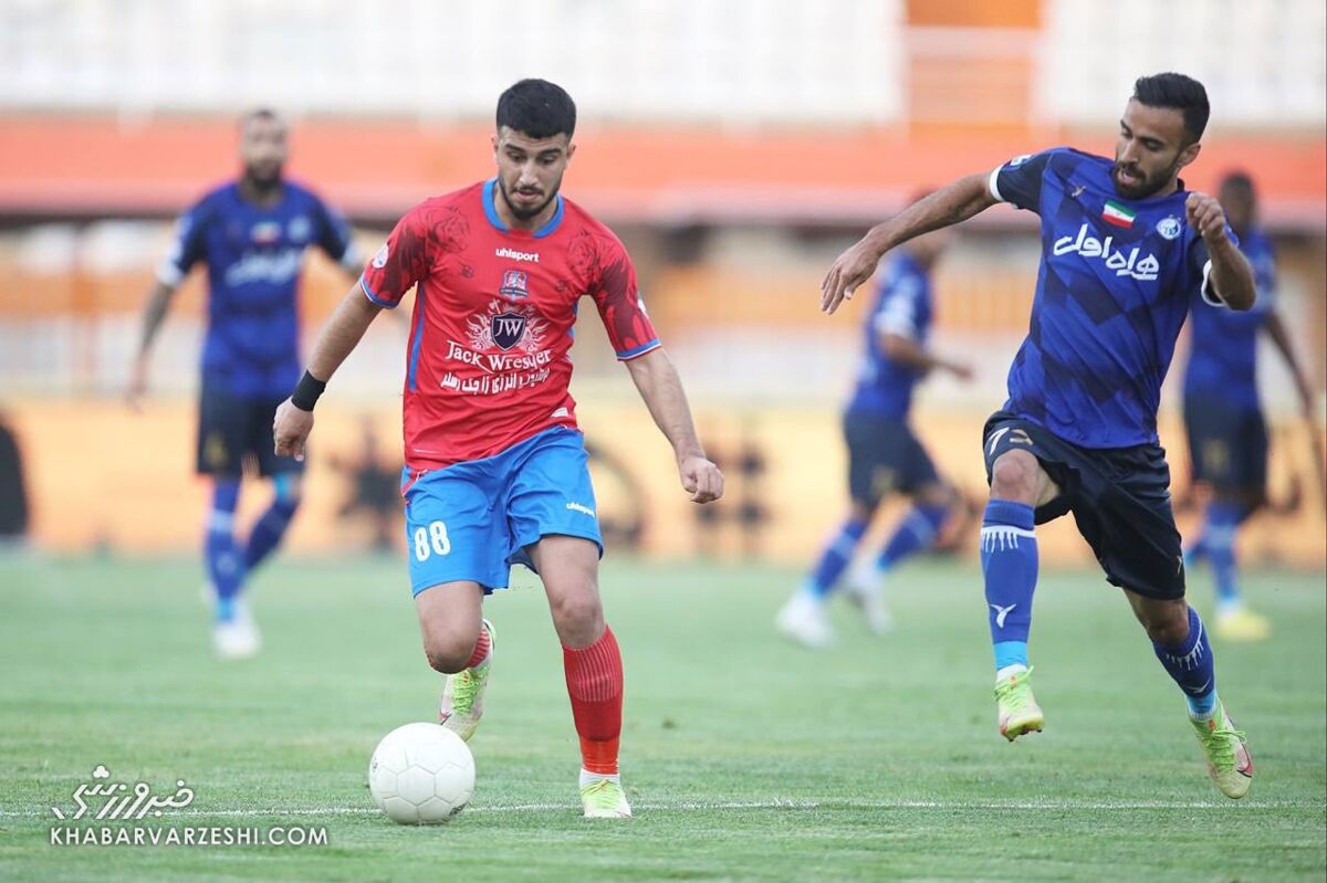 طعنه سنگین مربی پرسپولیسی نساجی؛ کمال همنشین در ساپینتو اثر کرد و او هم جنتلمن شد/ کاش سرمربی استقلال کراوات هم میزد/ آنها مهمانان VIP داشتند!