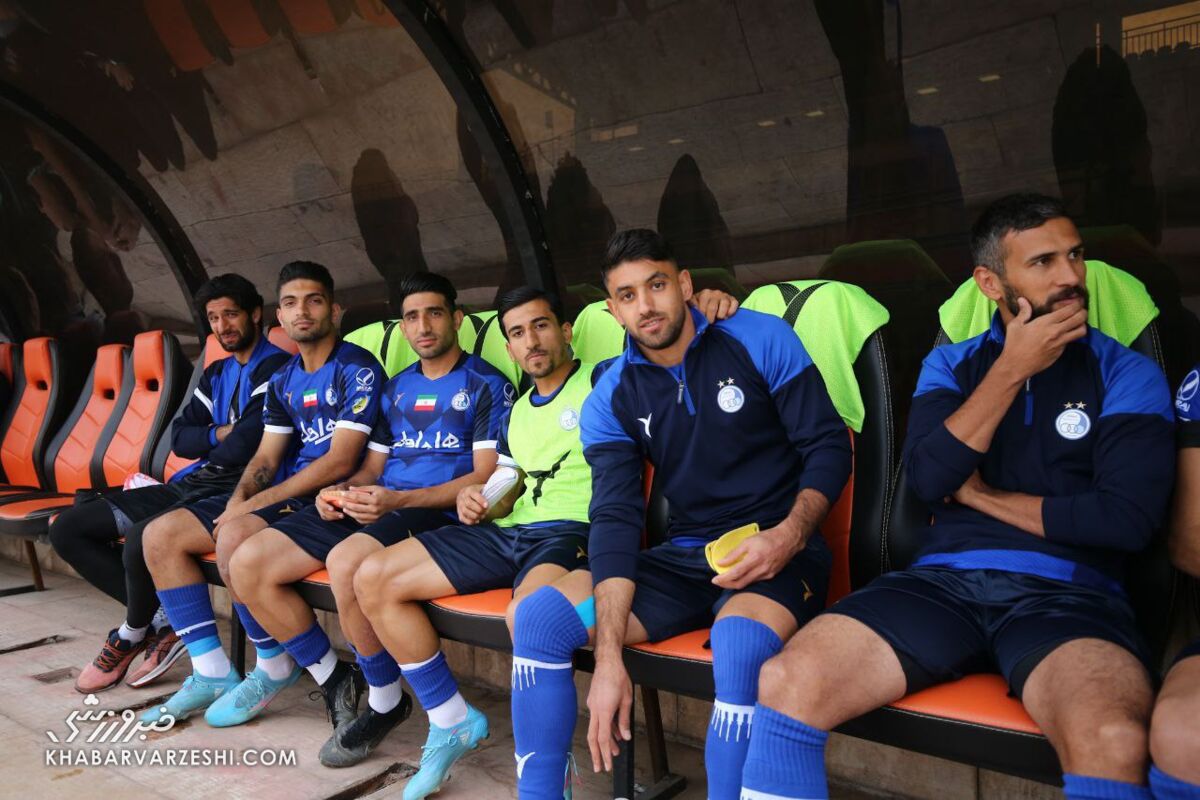 بازار نقل و انتقالات فوتبال ایران همچنان داغ است/ معامله ۱۱ میلیاردی در لیگ برتر؛ بمب های خاموش منفجر می شوند؟