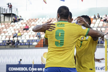 ویدیو| خلاصه فوتبال ساحلی برزیل - پاراگوئه/ برزیل با صعود به فینال به ایران رسید